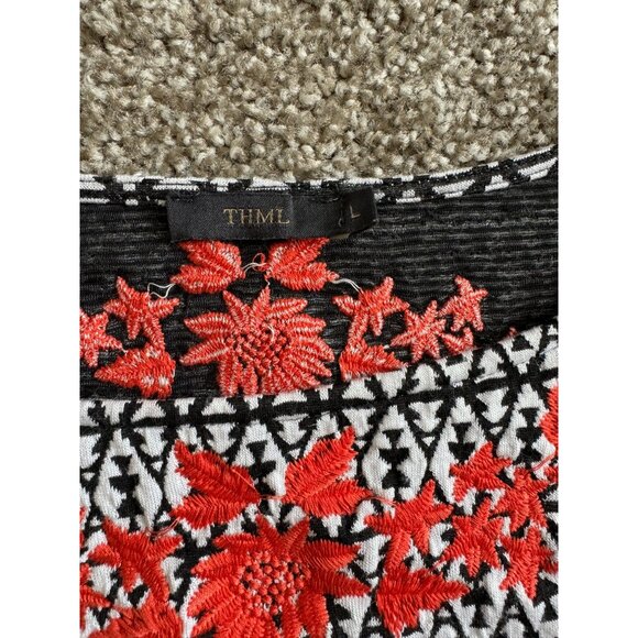 THML Anthropologie Sz‎ L Shift Dress Flare Sleeve Embroidered Black White Knit - Picture 3 of 7